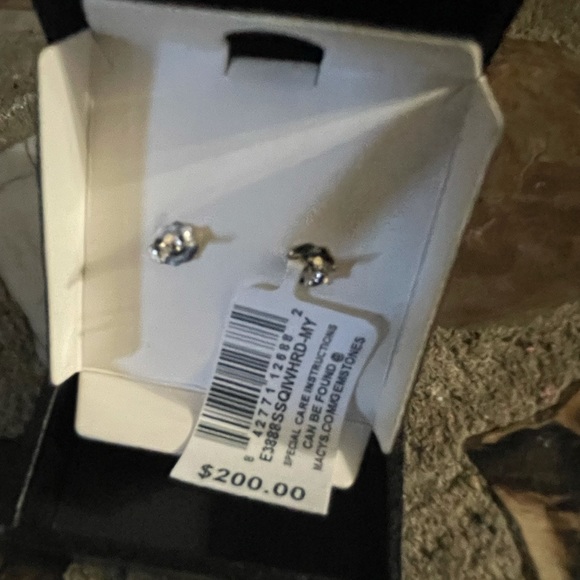 DIAMOND stud earrings - Picture 4 of 4